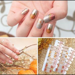 I’m loving these Thanksgiving nail strips!